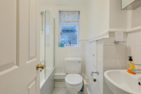 Warm and Inviting 2BD Flat Fulham